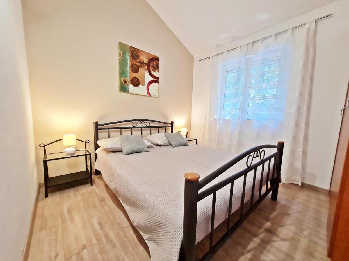 Apartment Ivana Borak Omiš Eksteriør billede