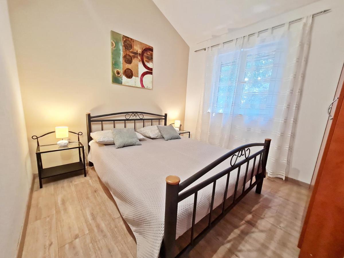 Apartment Ivana Borak Omiš Eksteriør billede